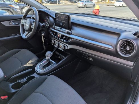 Certified 2022 Kia Forte LXS image 23