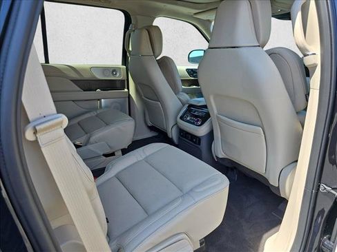 Used 2019 Lincoln Navigator Reserve w/ Cargo Package AWD/4WD image 11