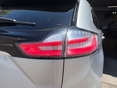 Used 2019 Ford Edge Titanium w/ Equipment Group 301A AWD/4WD image 32