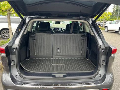 Certified 2020 Toyota Highlander Platinum AWD/4WD image 10