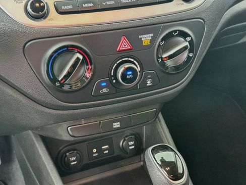 Used 2022 Hyundai Accent SE FWD image 17