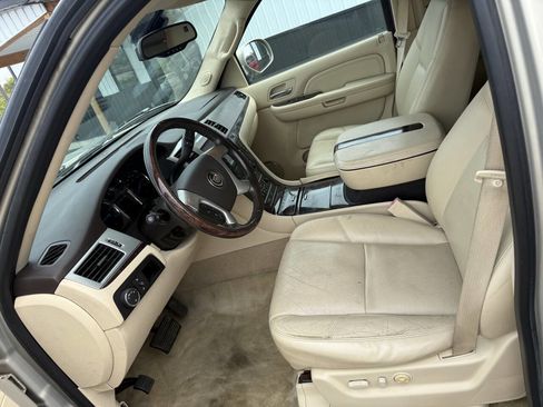 Used 2008 Cadillac Escalade AWD image 19