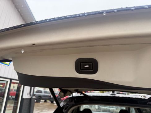 Used 2020 Nissan Rogue SV image 18