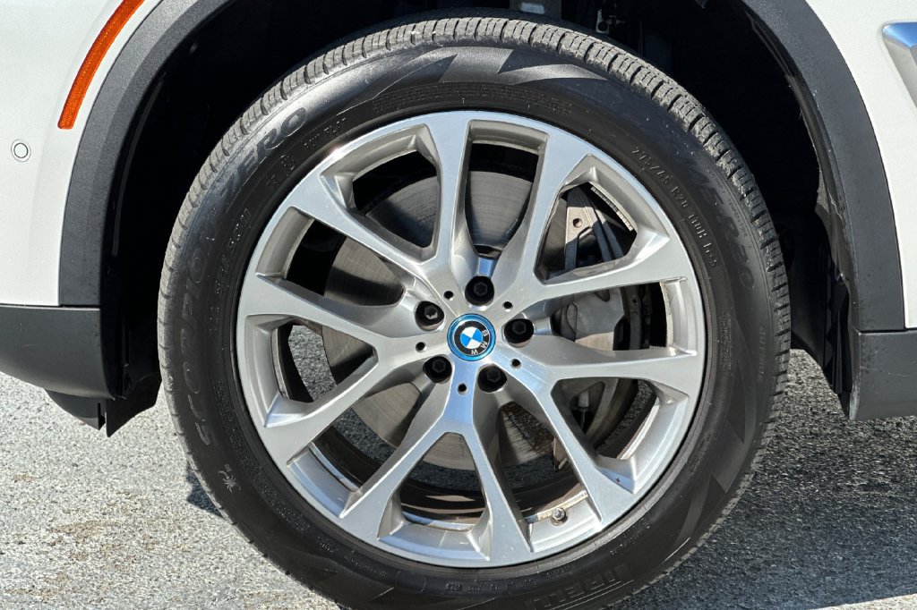Used 2024 BMW X5 xDrive50e w/ Premium Package AWD/4WD image 26