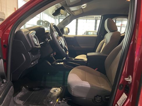 Used 2022 Toyota Tacoma SR image 17