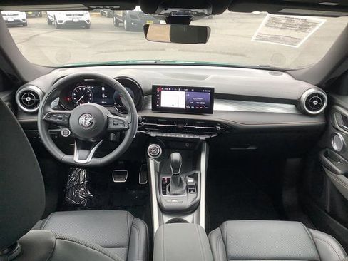 Used 2025 Alfa Romeo Tonale w/ Premium Package image 6