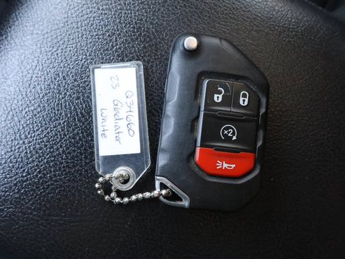 Used 2023 Jeep Gladiator Sport AWD/4WD image 40