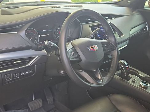 Used 2019 Cadillac XT4 Premium Luxury w/ Technology Package FWD image 10