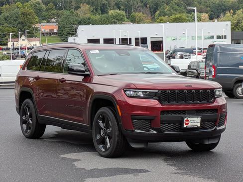 New 2025 Jeep Grand Cherokee L Altitude image 3