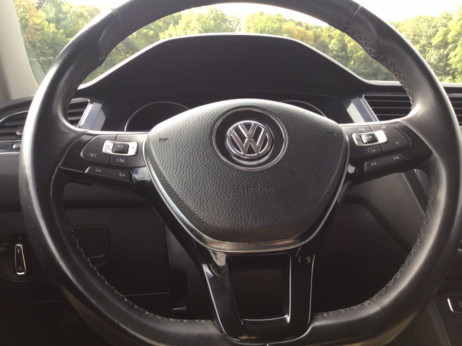Used 2018 Volkswagen Tiguan SEL AWD/4WD image 28