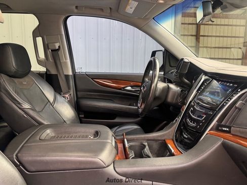 Used 2019 Cadillac Escalade ESV Premium Luxury RWD image 38