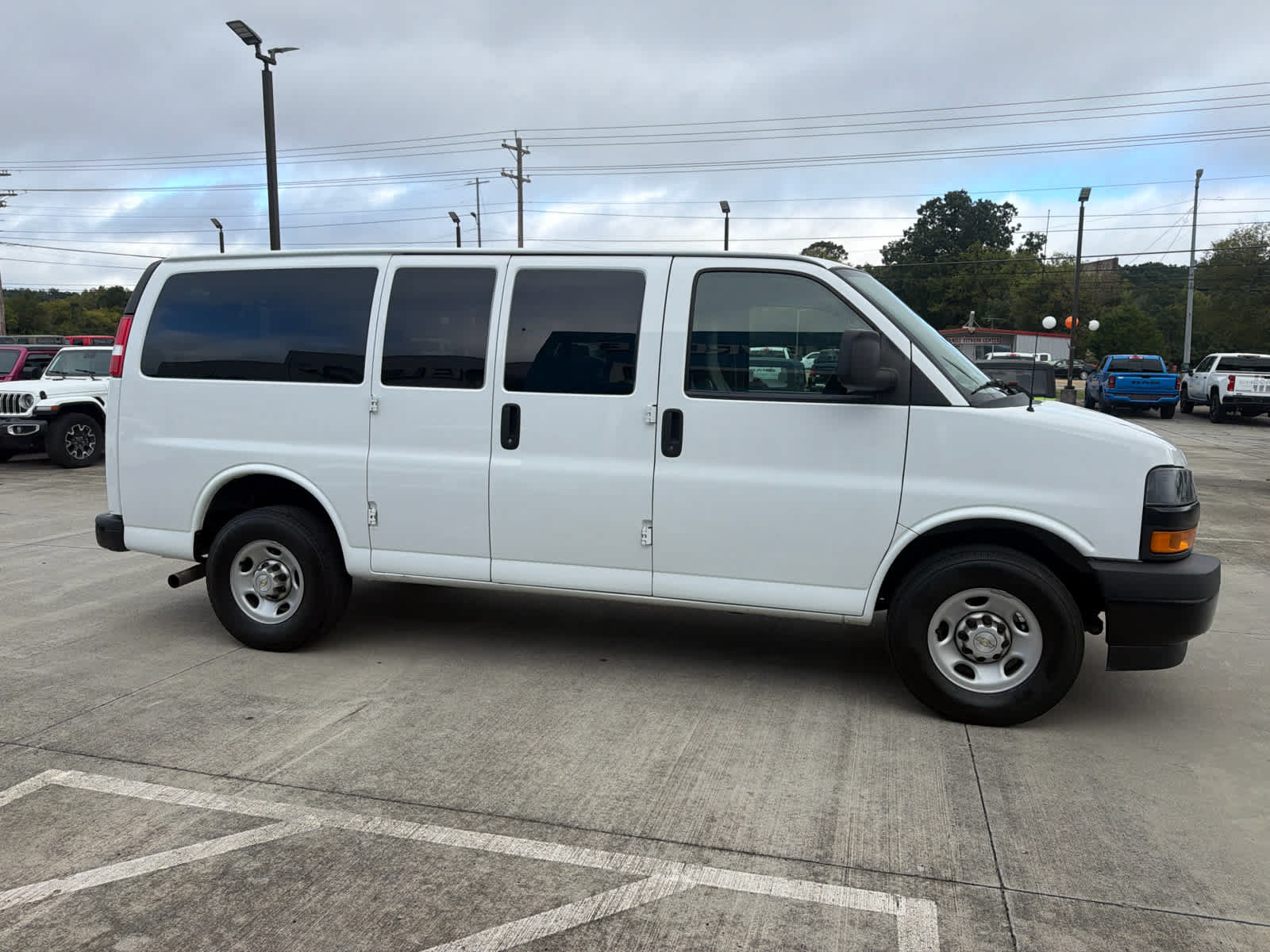 Used 2023 Chevrolet Express 3500 LS RWD image 5