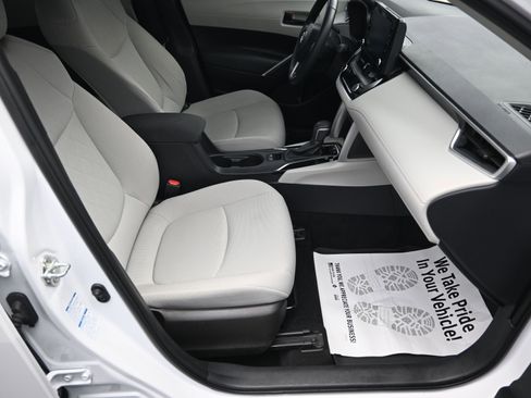 Used 2022 Toyota Corolla Cross LE image 25