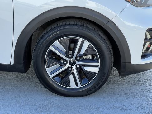 Certified 2022 Kia Niro EX Premium image 12