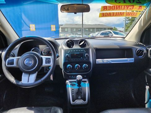 Used 2015 Jeep Compass Latitude FWD image 16