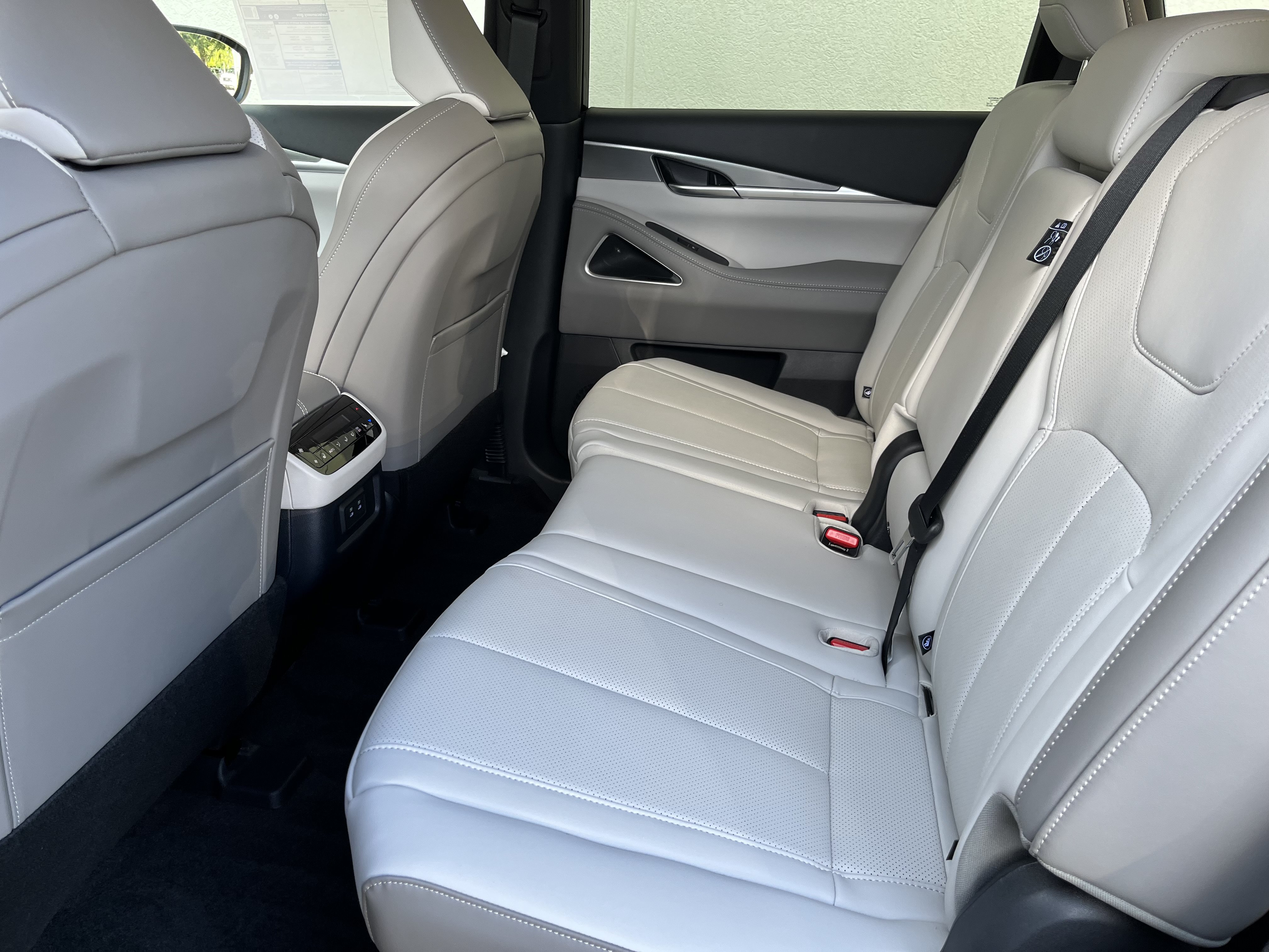 New 2027 INFINITI QX60 Luxe w/ Cargo Package FWD image 14