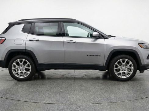 Used 2025 Jeep Compass Limited image 8