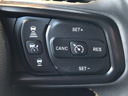 Used 2024 Jeep Wrangler Sport S image 36