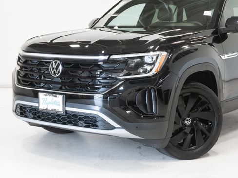 Used 2024 Volkswagen Atlas Cross Sport SE w/ Panoramic Sunroof Package AWD/4WD image 2