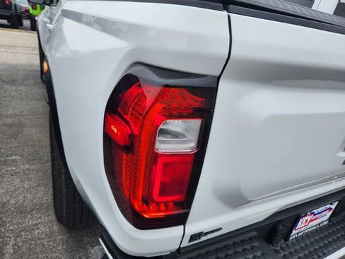 Used 2025 GMC Canyon AT4 w/ Technology Plus Package AWD/4WD image 5