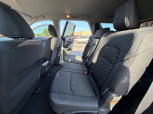 Certified 2025 Nissan Pathfinder SV image 17