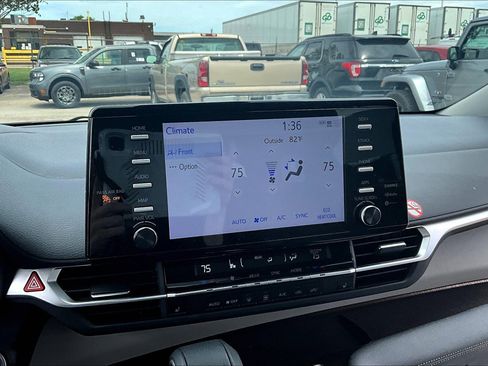 Used 2023 Toyota Sienna XLE image 34