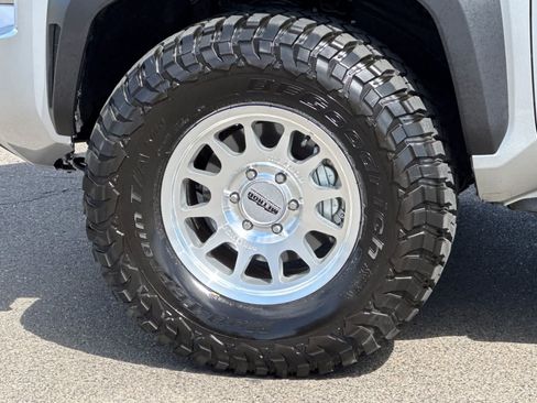 Used 2025 Toyota Tacoma TRD Off-Road w/ TRD Off Road Upgrade Package AWD/4WD image 29