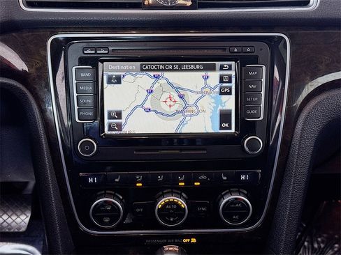 Used 2014 Volkswagen Passat TDI SEL Premium image 13