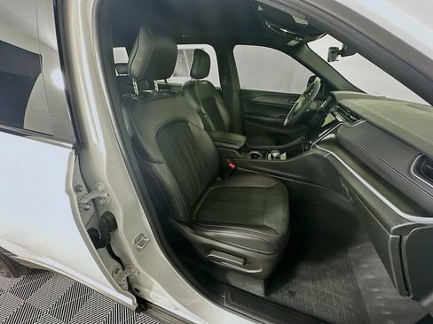 Certified 2025 Jeep Grand Cherokee L Altitude image 41