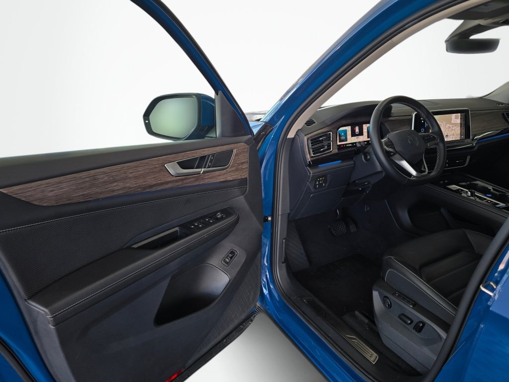 Used 2025 Volkswagen Atlas SEL AWD/4WD image 31