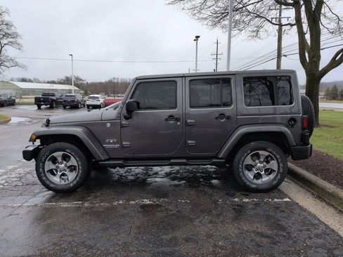 Used 2016 Jeep Wrangler Unlimited Sahara w/ Connectivity Group AWD/4WD image 6