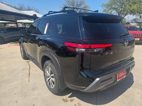 New 2026 Nissan Pathfinder SL FWD image 3