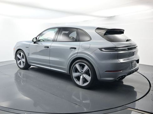 Used 2025 Porsche Cayenne Turbo image 3
