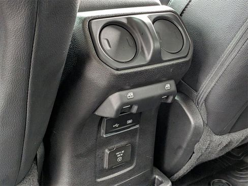 Used 2018 Jeep Wrangler Unlimited Sahara image 18