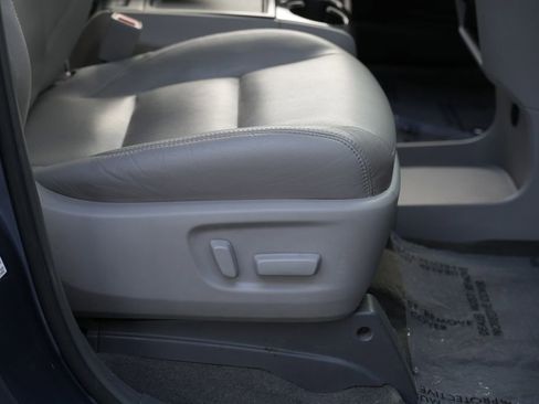 Used 2017 Toyota Sienna XLE Premium FWD image 33
