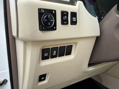 Used 2014 Lexus GX 460 w/ Premium Package AWD/4WD image 39