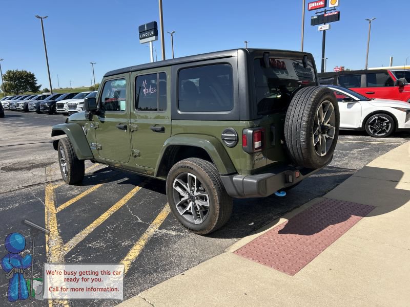 Used 2024 Jeep Wrangler Unlimited AWD/4WD image 3
