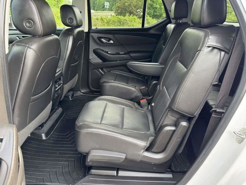 Used 2021 Chevrolet Traverse Premier FWD image 19