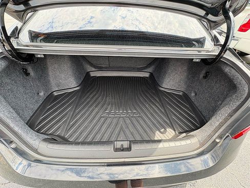 Used 2020 Honda Accord Touring image 8