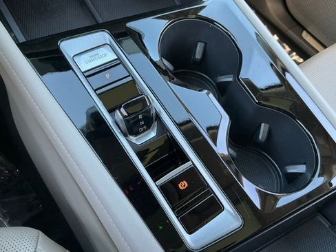 Used 2024 Volkswagen Atlas SEL image 32