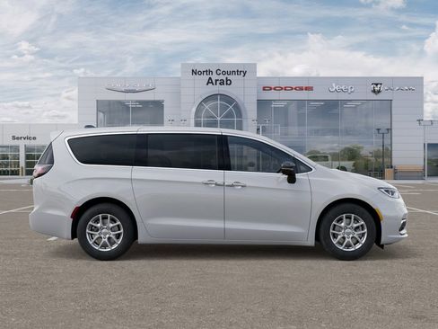 New 2026 Chrysler Pacifica Select image 22
