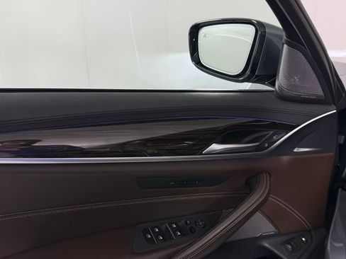 Used 2018 BMW 530e xDrive AWD/4WD image 24