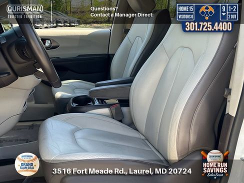 Used 2017 Chrysler Pacifica Touring-L w/ Tire & Wheel Group image 6