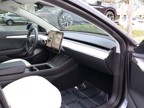 Used 2022 Tesla Model 3 image 27