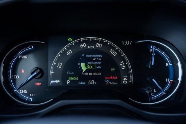 Used 2025 Toyota RAV4 XLE AWD/4WD image 17