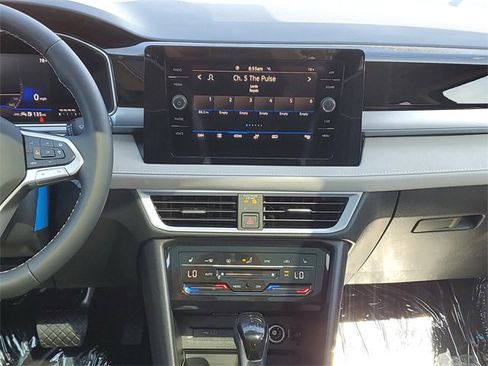 New 2025 Volkswagen Taos SE image 15