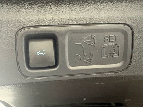 Used 2023 Ford Expedition Limited AWD/4WD image 9
