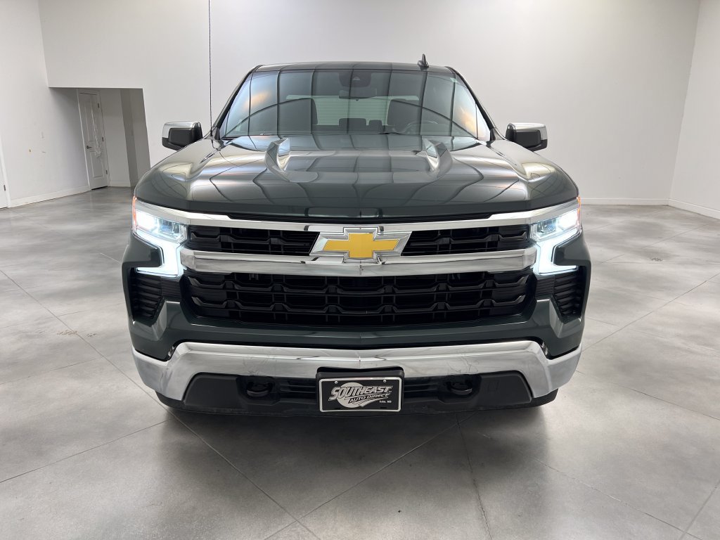 Used 2025 Chevrolet Silverado 1500 LT AWD/4WD image 3