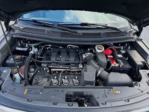 Certified 2018 Ford Explorer XLT w/ Equipment Group 202A image 33