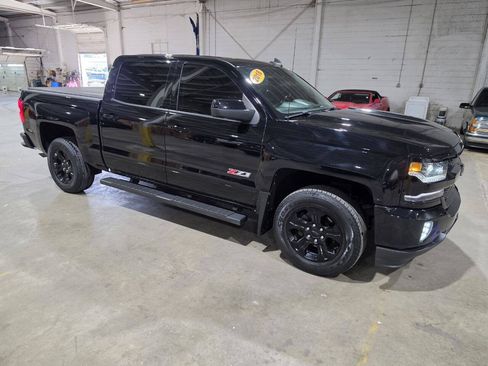Used 2018 Chevrolet Silverado 1500 LTZ Z71 w/ LTZ Plus Package AWD/4WD image 19